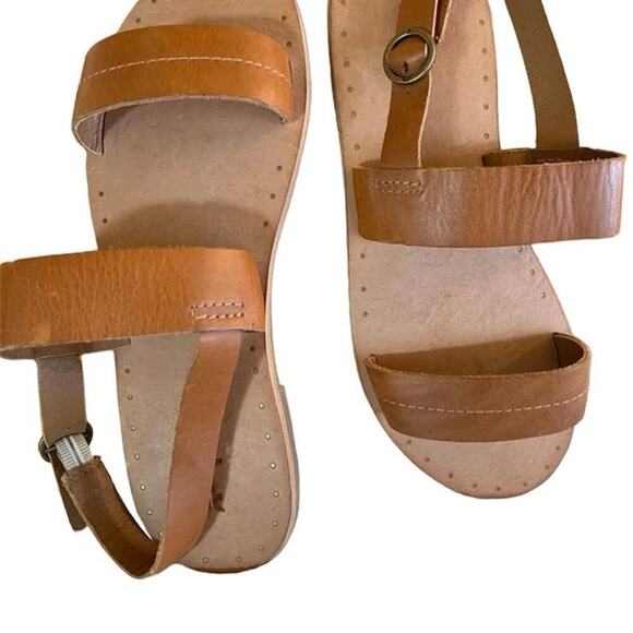 FRYE women’s leather size 9 sandals, flats with adjustable strap - Picture 1 of 10